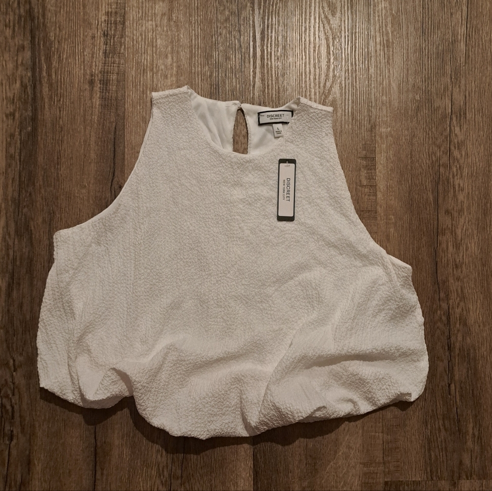 Discreet New York City - White Sleeveless Top